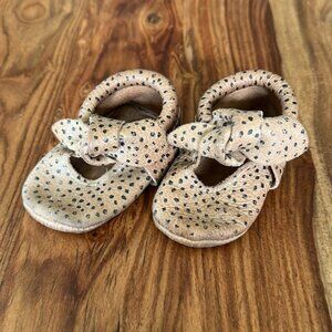 Freshly Picked Bow Moccasins Size 2
